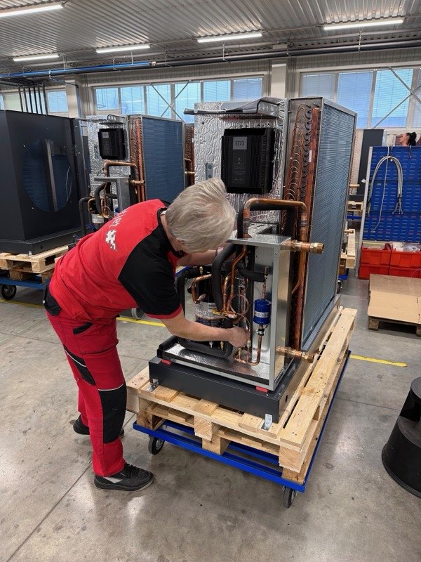 HOTJET worker during assembly